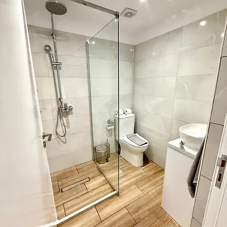 Apartament Seabastian *